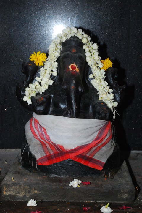 கும்பாபிஷேகம் - 2011 - முதல் நாள் நிகழச்சிகள் (கணபதி வேள்வி, கோபூஜை, தனபூஜை, முதல் கால பூஜை . . .)