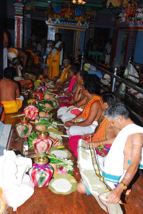 கும்பாபிஷேகம் - 2011 - முதல் நாள் நிகழச்சிகள் (கணபதி வேள்வி, கோபூஜை, தனபூஜை, முதல் கால பூஜை . . .)