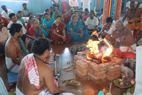 கும்பாபிஷேகம் - 2011 - முதல் நாள் நிகழச்சிகள் (கணபதி வேள்வி, கோபூஜை, தனபூஜை, முதல் கால பூஜை . . .)