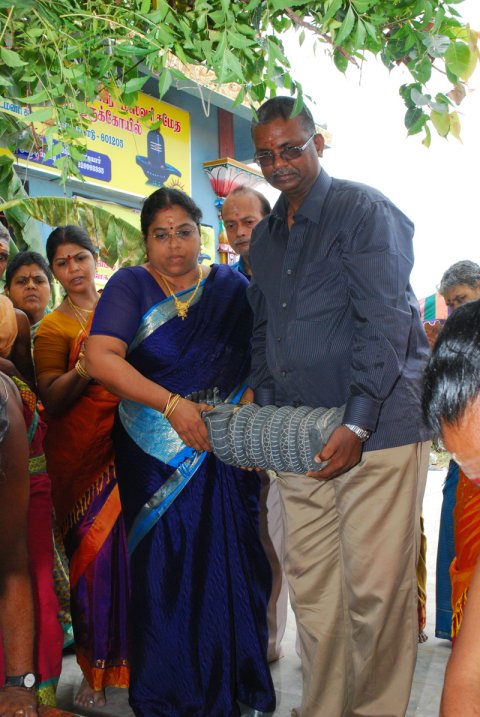 கும்பாபிஷேகம் - 2011 - இரண்டாம் நாள் நிகழச்சிகள் (சிறப்போடு பூசணை, பேரொளி வழிபாடு, திருமறை ஓதல், அஷ்டபந்தனம் சாத்துதல் . . .)