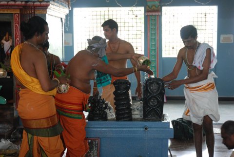 கும்பாபிஷேகம் - 2011 - இரண்டாம் நாள் நிகழச்சிகள் (சிறப்போடு பூசணை, பேரொளி வழிபாடு, திருமறை ஓதல், அஷ்டபந்தனம் சாத்துதல் . . .)