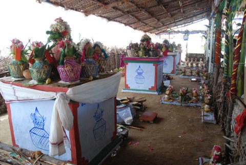 கும்பாபிஷேகம் - 2011 - இரண்டாம் நாள் நிகழச்சிகள் (சிறப்போடு பூசணை, பேரொளி வழிபாடு, திருமறை ஓதல், அஷ்டபந்தனம் சாத்துதல் . . .)