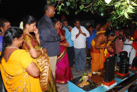 கும்பாபிஷேகம் - 2011 - இரண்டாம் நாள் நிகழச்சிகள் (சிறப்போடு பூசணை, பேரொளி வழிபாடு, திருமறை ஓதல், அஷ்டபந்தனம் சாத்துதல் . . .)