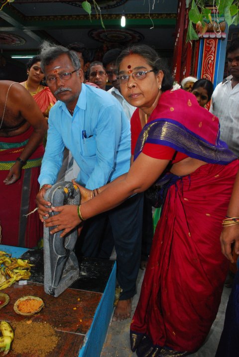 கும்பாபிஷேகம் - 2011 - இரண்டாம் நாள் நிகழச்சிகள் (சிறப்போடு பூசணை, பேரொளி வழிபாடு, திருமறை ஓதல், அஷ்டபந்தனம் சாத்துதல் . . .)