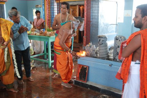 கும்பாபிஷேகம் - 2011 - இரண்டாம் நாள் நிகழச்சிகள் (சிறப்போடு பூசணை, பேரொளி வழிபாடு, திருமறை ஓதல், அஷ்டபந்தனம் சாத்துதல் . . .)