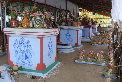 கும்பாபிஷேகம் - 2011 - இரண்டாம் நாள் நிகழச்சிகள் (சிறப்போடு பூசணை, பேரொளி வழிபாடு, திருமறை ஓதல், அஷ்டபந்தனம் சாத்துதல் . . .)