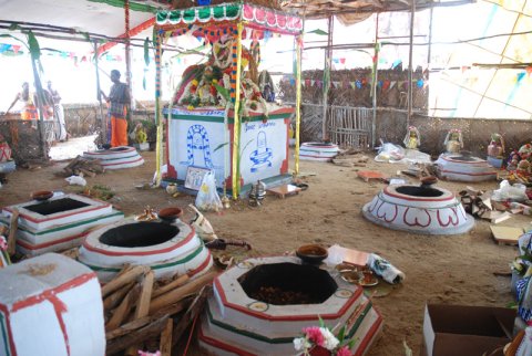 கும்பாபிஷேகம் - 2011 - இரண்டாம் நாள் நிகழச்சிகள் (சிறப்போடு பூசணை, பேரொளி வழிபாடு, திருமறை ஓதல், அஷ்டபந்தனம் சாத்துதல் . . .)