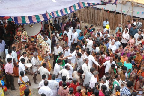 கும்பாபிஷேகம் - 2011 - மூன்றாம் நாள் நிகழச்சிகள் (திருகுடங்கள் புறப்பாடு, திருக்குட நன்னீராட்டு, சிறப்பு மகாபிஷேகம் . . . )