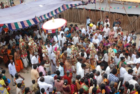 கும்பாபிஷேகம் - 2011 - மூன்றாம் நாள் நிகழச்சிகள் (திருகுடங்கள் புறப்பாடு, திருக்குட நன்னீராட்டு, சிறப்பு மகாபிஷேகம் . . . )