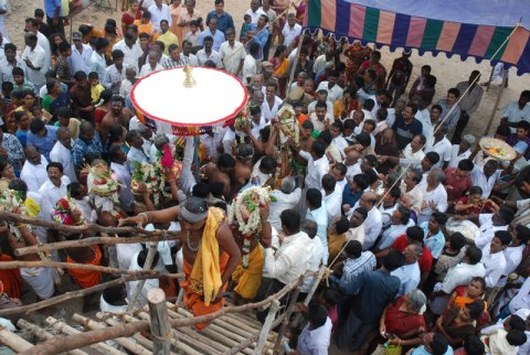 கும்பாபிஷேகம் - 2011 - மூன்றாம் நாள் நிகழச்சிகள் (திருகுடங்கள் புறப்பாடு, திருக்குட நன்னீராட்டு, சிறப்பு மகாபிஷேகம் . . . )
