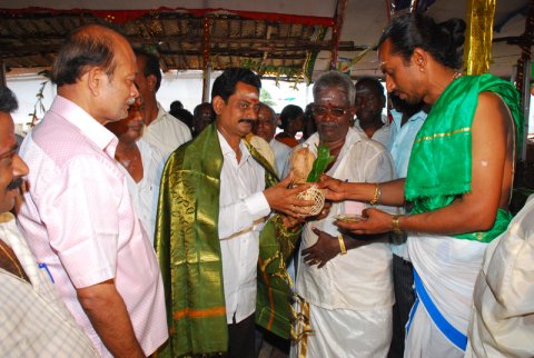 கும்பாபிஷேகம் - 2011 - அன்பர்களை சிறப்பித்தல் மற்றும் கலை நிகழச்சிகள்