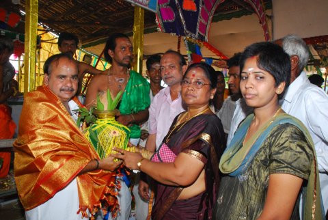 கும்பாபிஷேகம் - 2011 - அன்பர்களை சிறப்பித்தல் மற்றும் கலை நிகழச்சிகள்