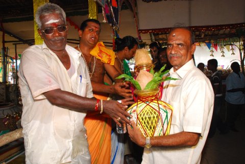 கும்பாபிஷேகம் - 2011 - அன்பர்களை சிறப்பித்தல் மற்றும் கலை நிகழச்சிகள்